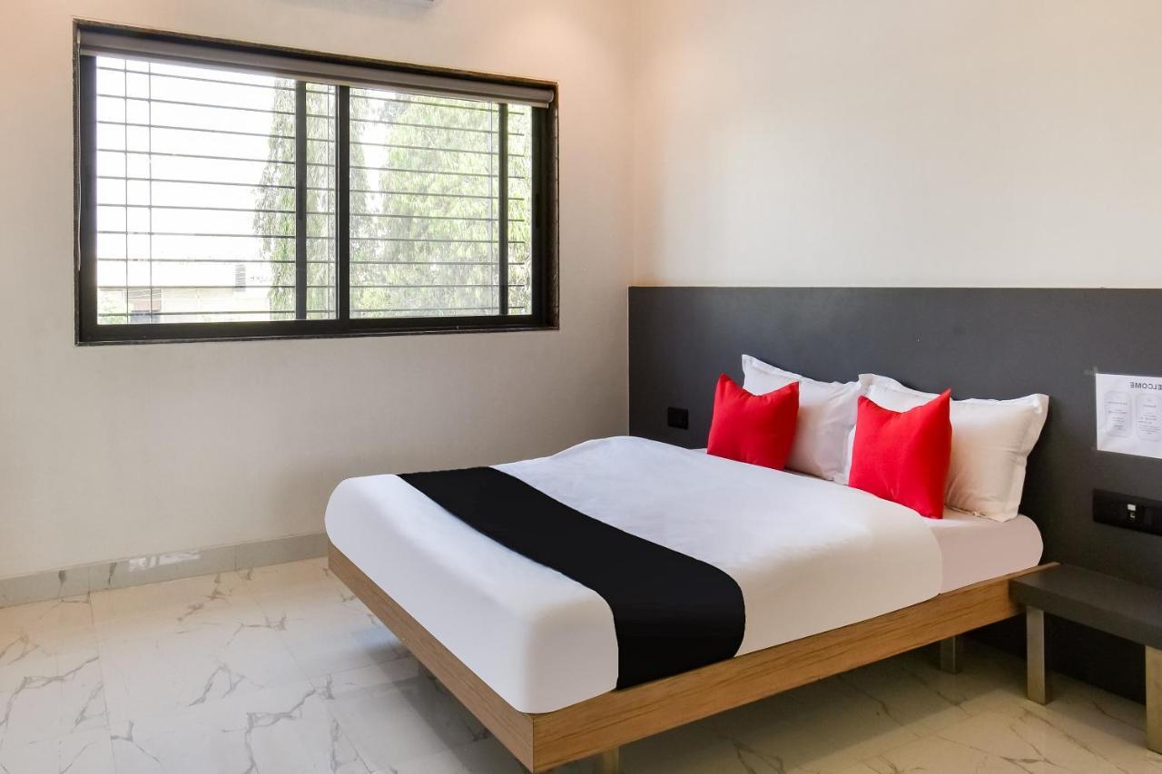 Capital O 71866 Hotel Ansh Aurangābād Esterno foto