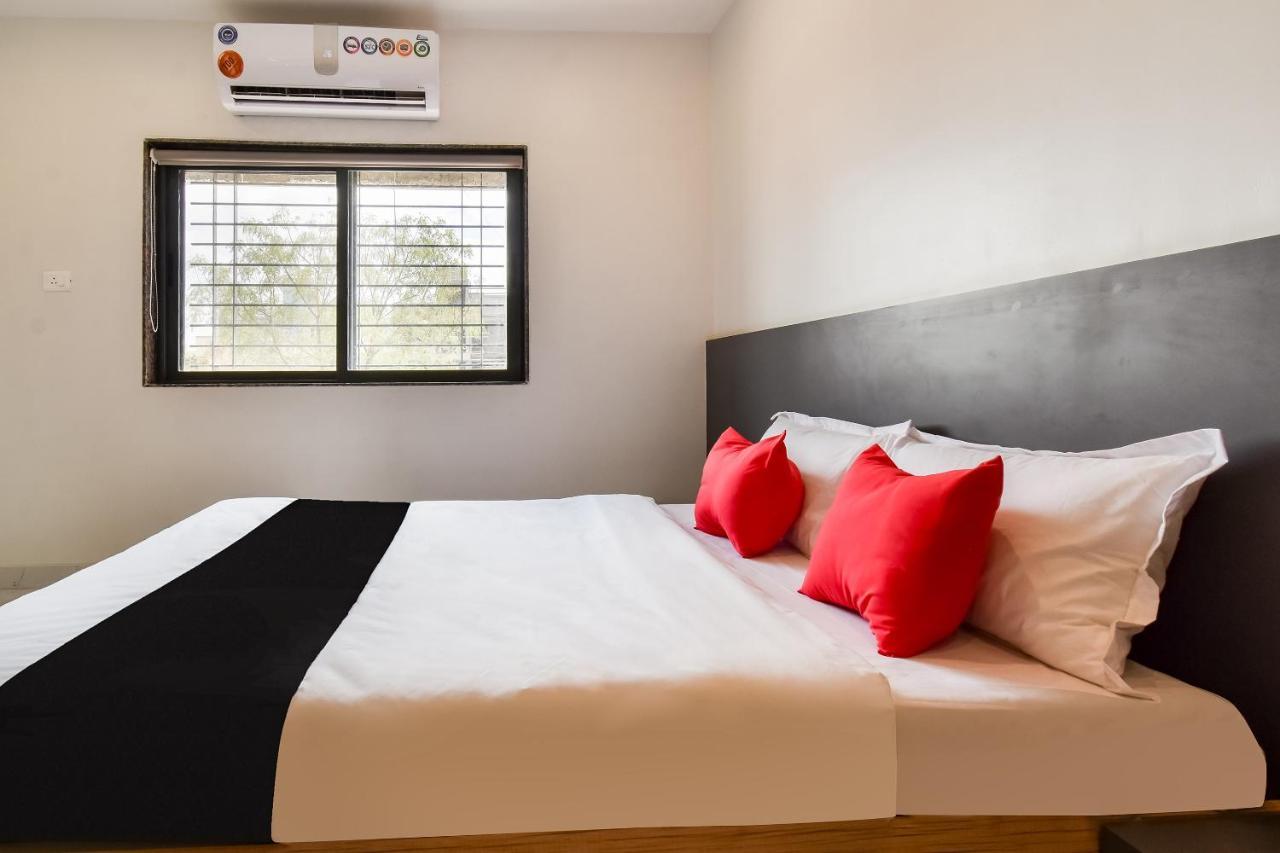 Capital O 71866 Hotel Ansh Aurangābād Esterno foto
